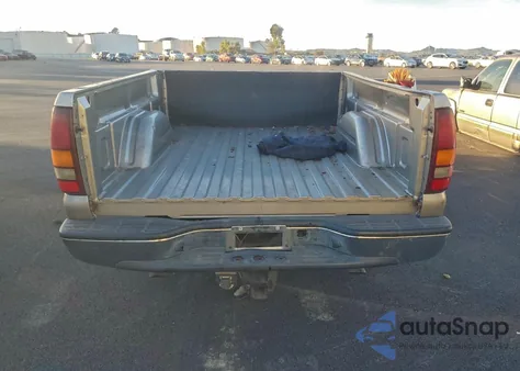 2002 Chevrolet Silverado K1500 z USA, uszkodzony, nr VIN 2GCEK19T621291968